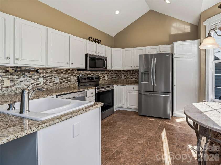 117 Hibiscus Lane, Asheville, NC 28803.  MLS# CAR4383103, YatesRealty ID 43542. 