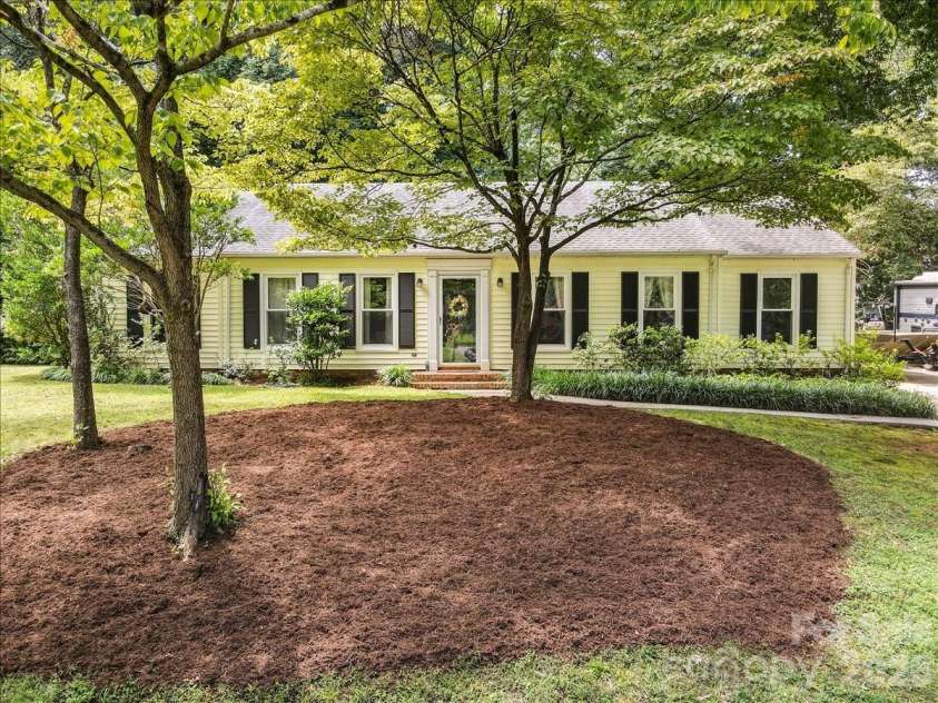 9614 Lone Oak Court, Charlotte, NC 28270.  MLS# CAR4410259, YatesRealty ID 43544. 