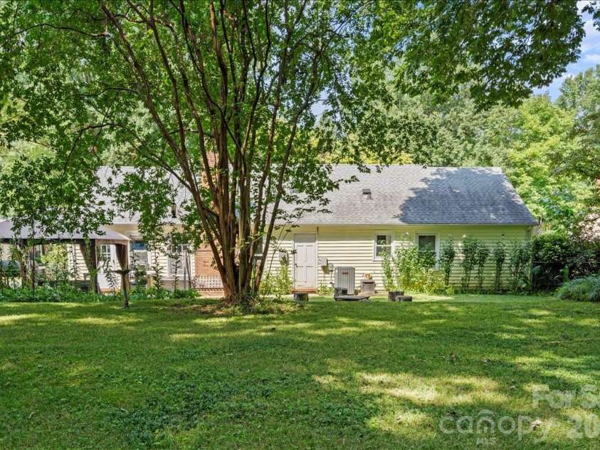 9614 Lone Oak Court, Charlotte, NC 28270.  MLS# CAR4410259, YatesRealty ID 43544. 