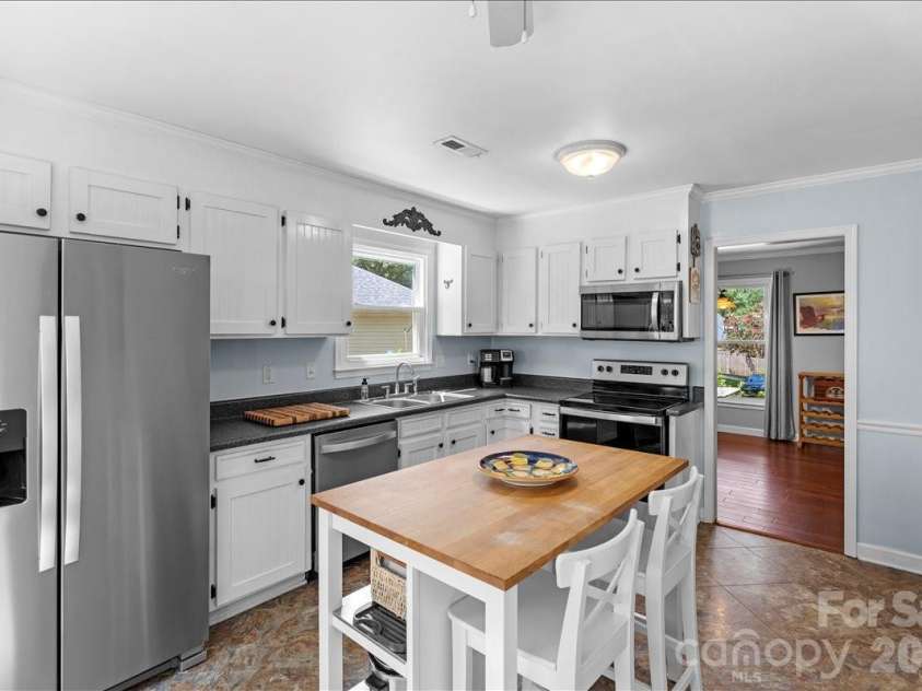 9614 Lone Oak Court, Charlotte, NC 28270.  MLS# CAR4410259, YatesRealty ID 43544. 