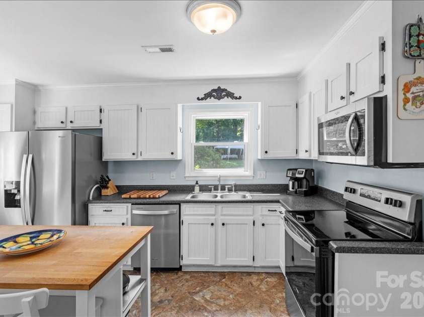 9614 Lone Oak Court, Charlotte, NC 28270.  MLS# CAR4410259, YatesRealty ID 43544. 