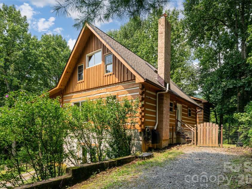 24 Gregory Hill Road, Fairview, NC 28730.  MLS# CAR4408771, YatesRealty ID 43545. 