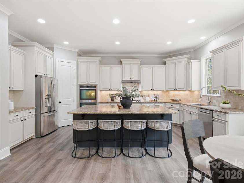 1004 Viscount Drive, Matthews, NC 28104.  MLS# CAR4404468, YatesRealty ID 43547. 