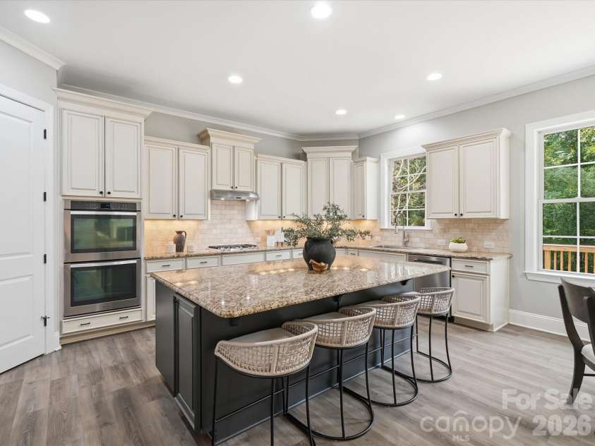 1004 Viscount Drive, Matthews, NC 28104.  MLS# CAR4404468, YatesRealty ID 43547. 