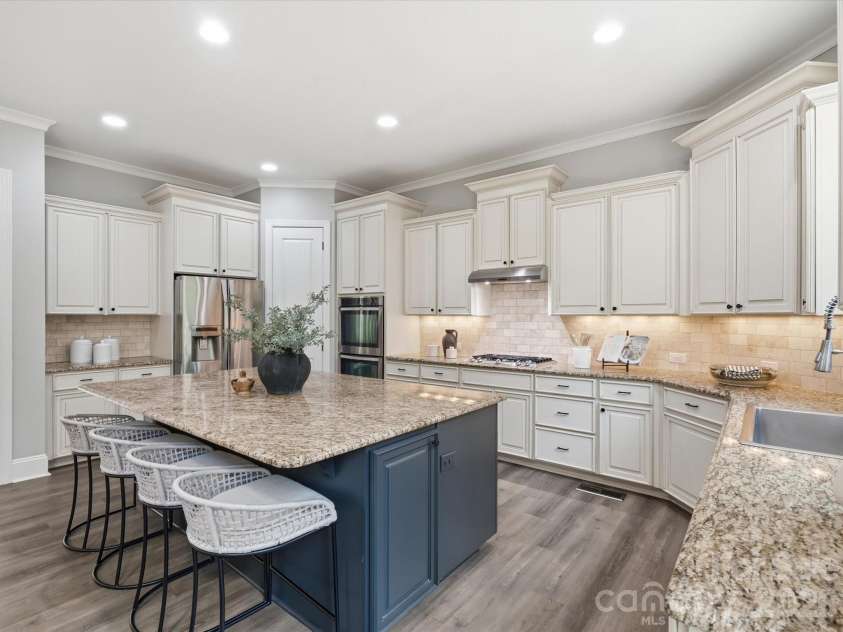 1004 Viscount Drive, Matthews, NC 28104.  MLS# CAR4404468, YatesRealty ID 43547. 