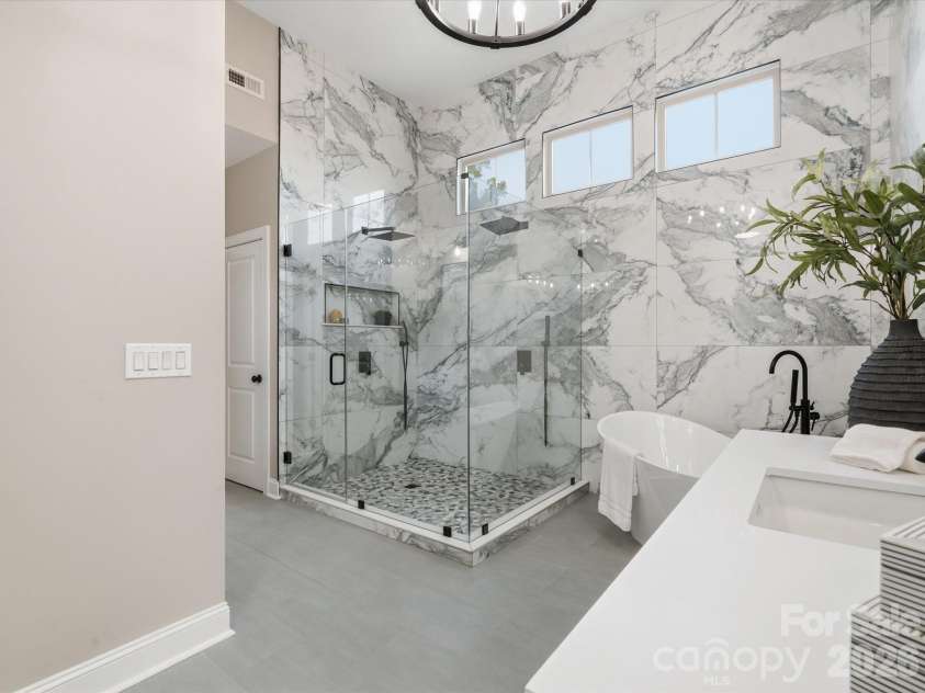 1004 Viscount Drive, Matthews, NC 28104.  MLS# CAR4404468, YatesRealty ID 43547. 