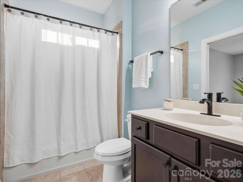 1004 Viscount Drive, Matthews, NC 28104.  MLS# CAR4404468, YatesRealty ID 43547. 