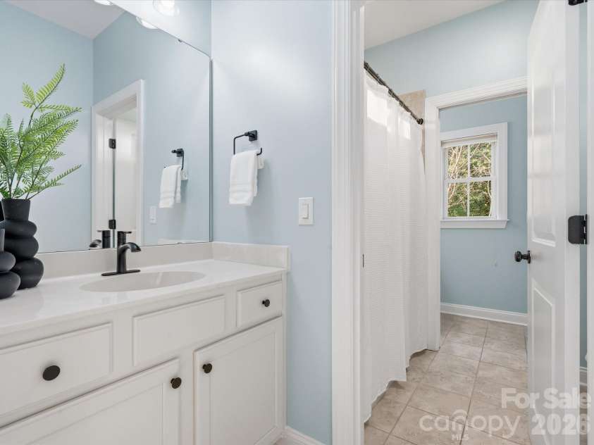 1004 Viscount Drive, Matthews, NC 28104.  MLS# CAR4404468, YatesRealty ID 43547. 