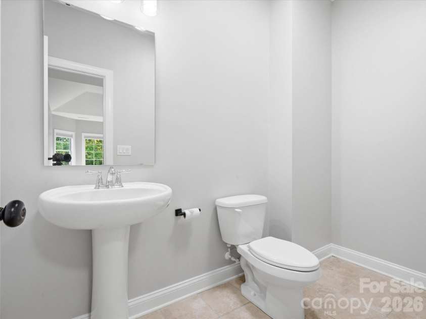 1004 Viscount Drive, Matthews, NC 28104.  MLS# CAR4404468, YatesRealty ID 43547. 