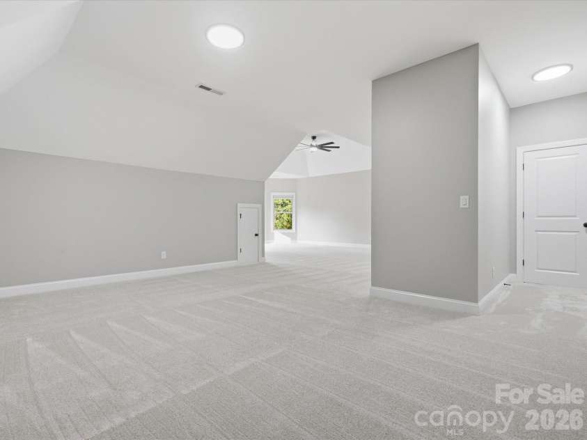 1004 Viscount Drive, Matthews, NC 28104.  MLS# CAR4404468, YatesRealty ID 43547. 