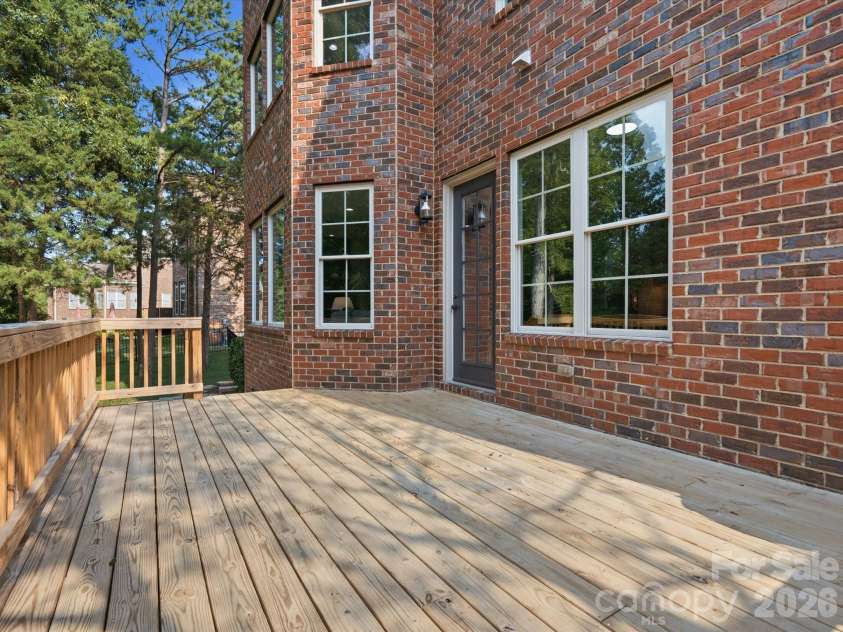 1004 Viscount Drive, Matthews, NC 28104.  MLS# CAR4404468, YatesRealty ID 43547. 