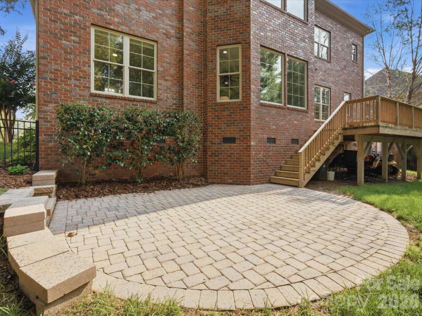 1004 Viscount Drive, Matthews, NC 28104.  MLS# CAR4404468, YatesRealty ID 43547. 