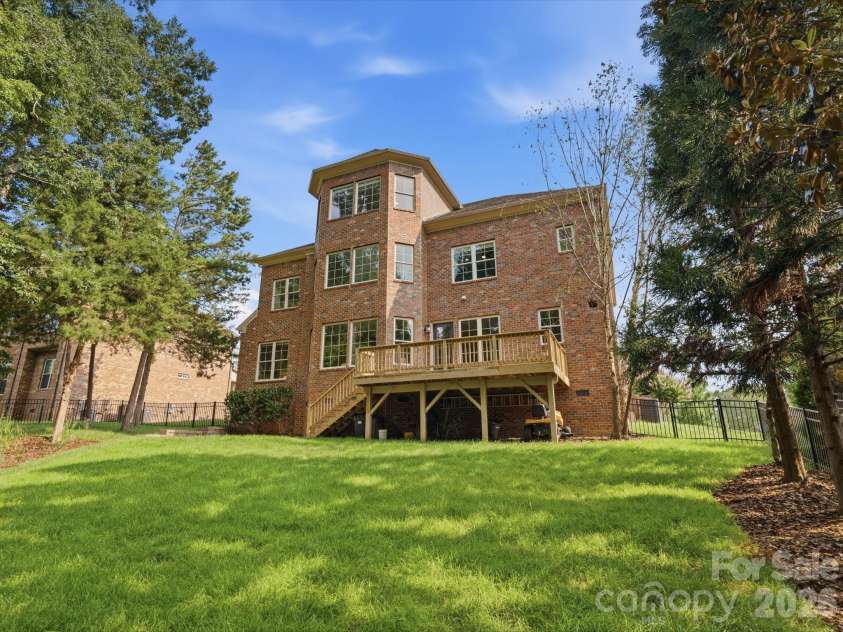 1004 Viscount Drive, Matthews, NC 28104.  MLS# CAR4404468, YatesRealty ID 43547. 