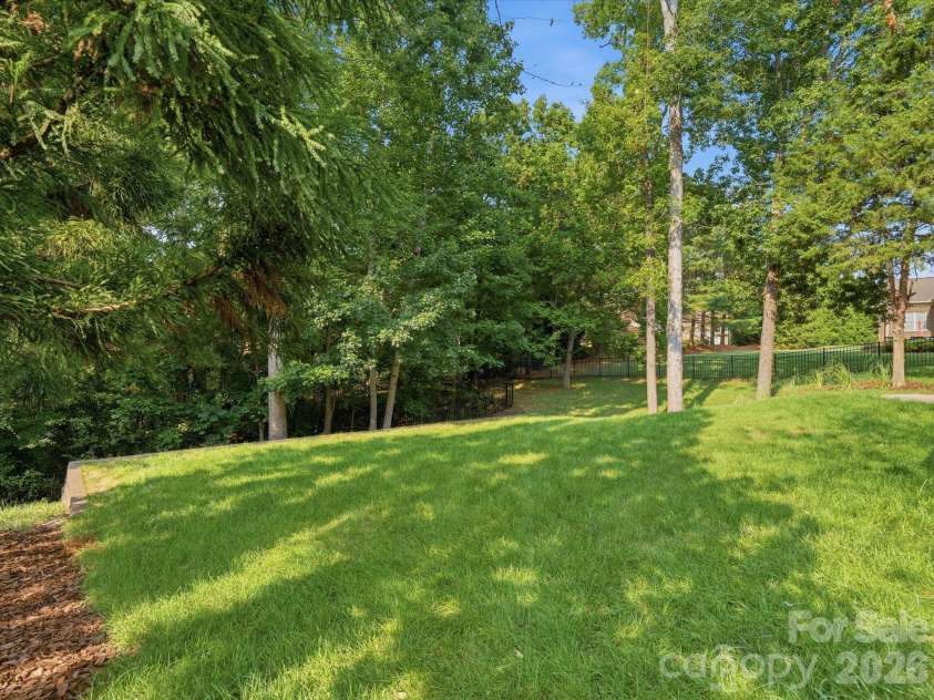 1004 Viscount Drive, Matthews, NC 28104.  MLS# CAR4404468, YatesRealty ID 43547. 
