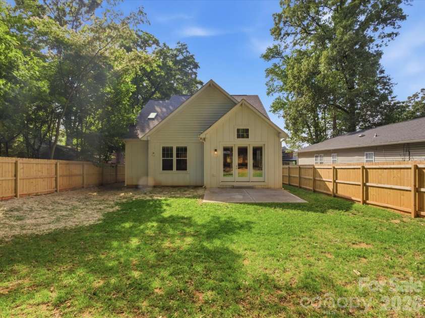 129 Gardner Avenue, Charlotte, NC 28208.  MLS# CAR4390270, YatesRealty ID 43548. 