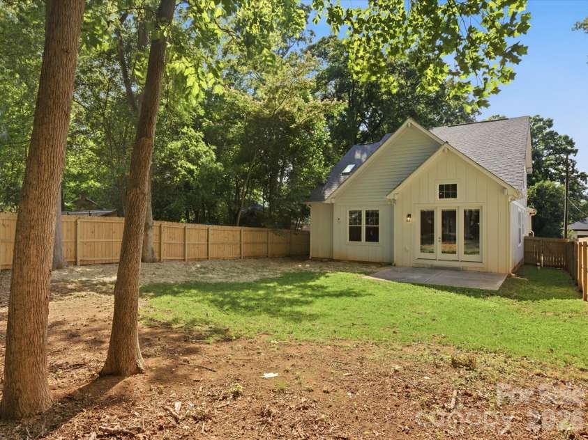 129 Gardner Avenue, Charlotte, NC 28208.  MLS# CAR4421859, YatesRealty ID 43548. 
