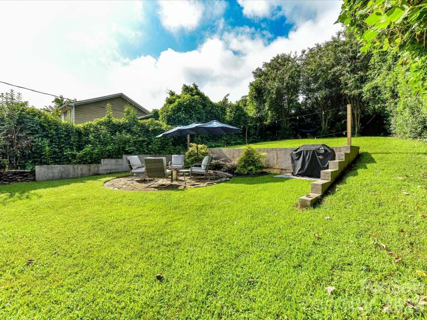 2028 Hamorton Place, Charlotte, NC 28205.  MLS# CAR4411958, YatesRealty ID 43549. 