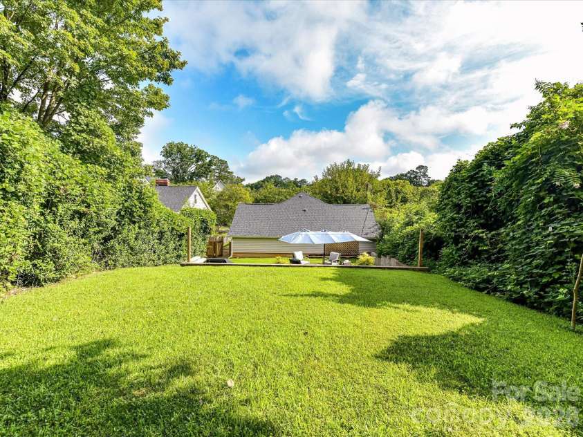 2028 Hamorton Place, Charlotte, NC 28205.  MLS# CAR4411958, YatesRealty ID 43549. 