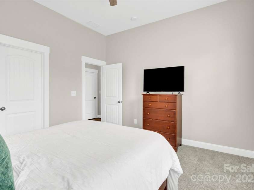 12424 Bradford Park Drive, Davidson, NC 28036.  MLS# CAR4241762, YatesRealty ID 4355. 