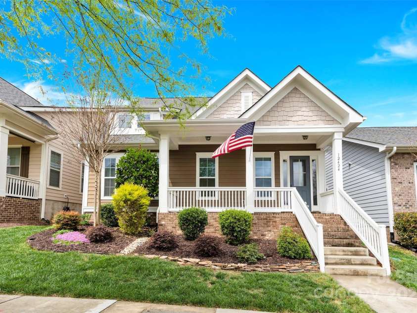 12424 Bradford Park Drive, Davidson, NC 28036.  MLS# CAR4241762, YatesRealty ID 4355. Welcome to 12424 Bradford Park Drive!