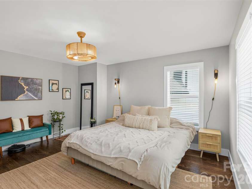 9 Hilldale Road, Asheville, NC 28803.  MLS# CAR4408240, YatesRealty ID 43550. 