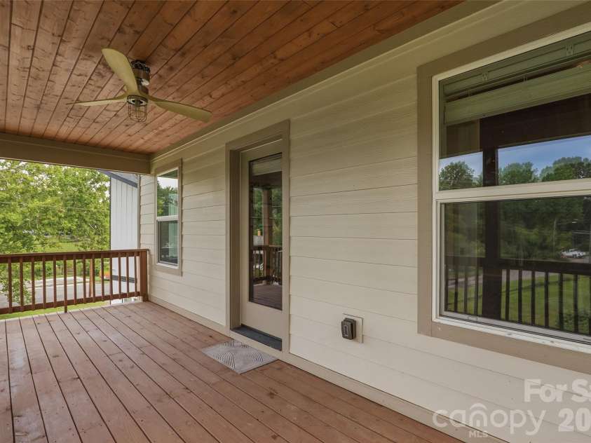 9 Hilldale Road, Asheville, NC 28803.  MLS# CAR4408240, YatesRealty ID 43550. 