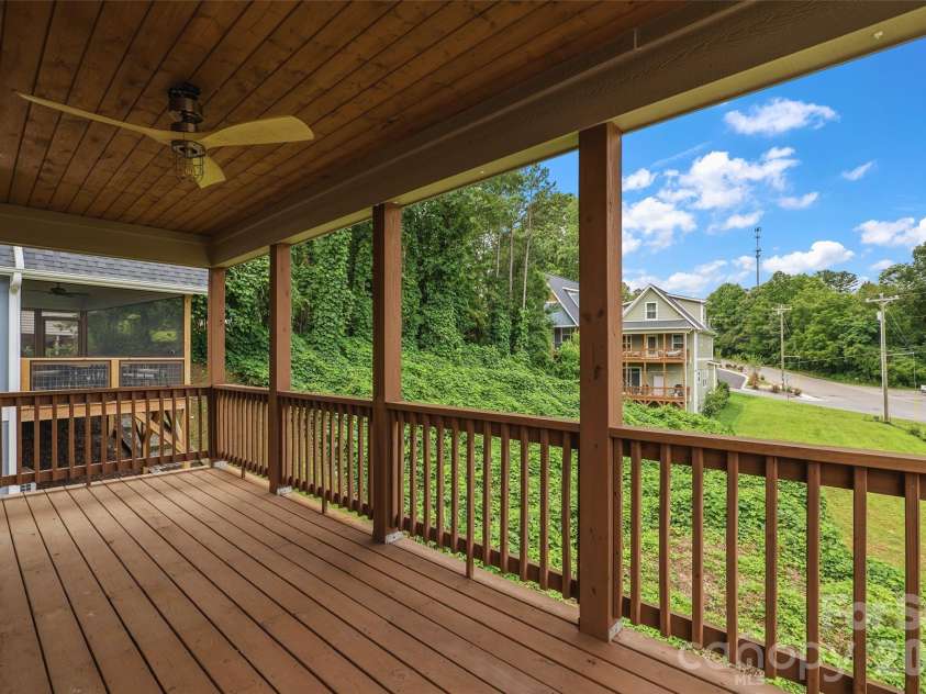9 Hilldale Road, Asheville, NC 28803.  MLS# CAR4408240, YatesRealty ID 43550. 
