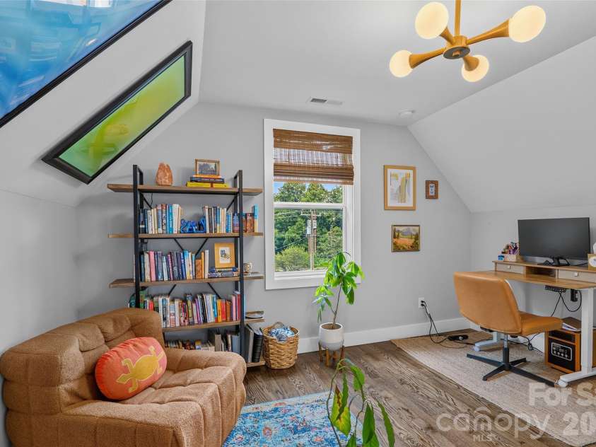 9 Hilldale Road, Asheville, NC 28803.  MLS# CAR4408240, YatesRealty ID 43550. 