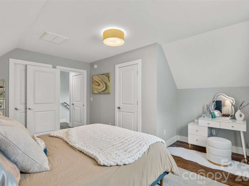 9 Hilldale Road, Asheville, NC 28803.  MLS# CAR4408240, YatesRealty ID 43550. 