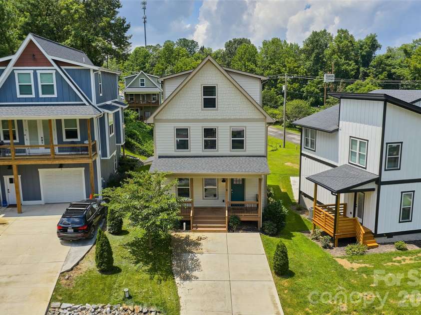 9 Hilldale Road, Asheville, NC 28803.  MLS# CAR4408240, YatesRealty ID 43550. 