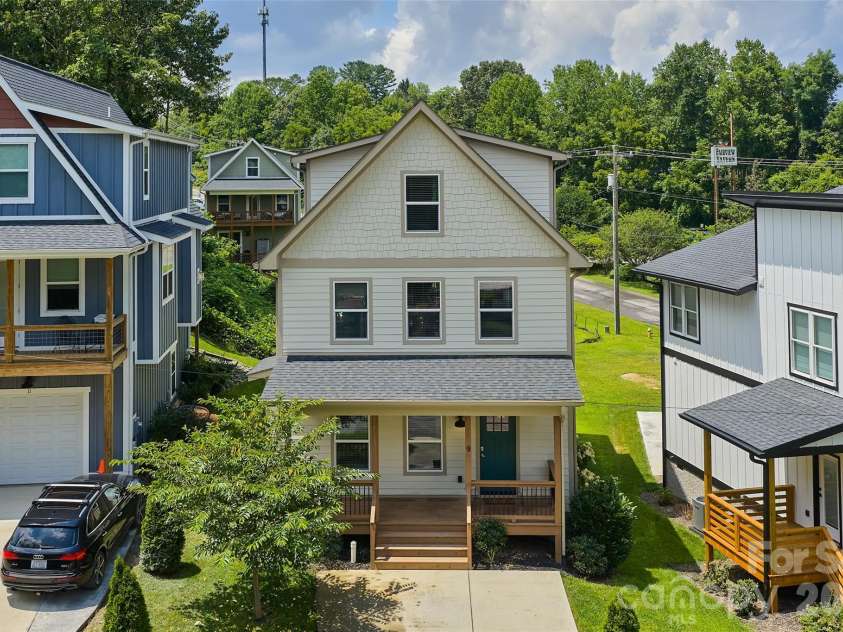 9 Hilldale Road, Asheville, NC 28803.  MLS# CAR4408240, YatesRealty ID 43550. 