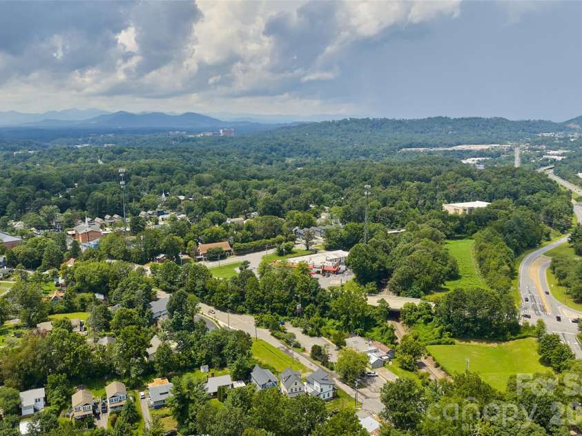 9 Hilldale Road, Asheville, NC 28803.  MLS# CAR4408240, YatesRealty ID 43550. 