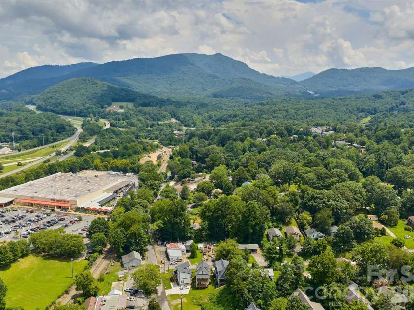 9 Hilldale Road, Asheville, NC 28803.  MLS# CAR4408240, YatesRealty ID 43550. 