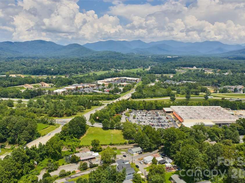 9 Hilldale Road, Asheville, NC 28803.  MLS# CAR4408240, YatesRealty ID 43550. 