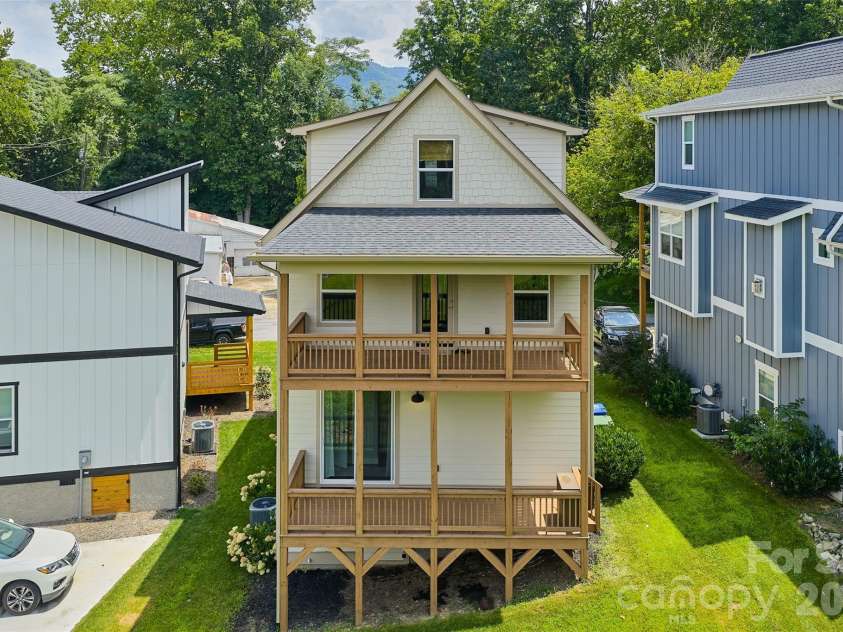 9 Hilldale Road, Asheville, NC 28803.  MLS# CAR4408240, YatesRealty ID 43550. Back