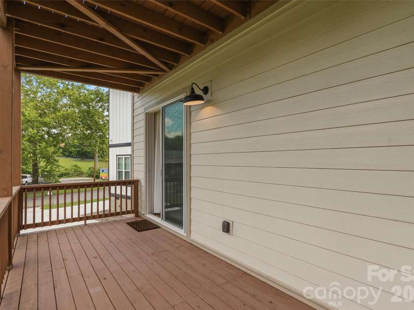 9 Hilldale Road, Asheville, NC 28803.  MLS# CAR4408240, YatesRealty ID 43550. Back Deck