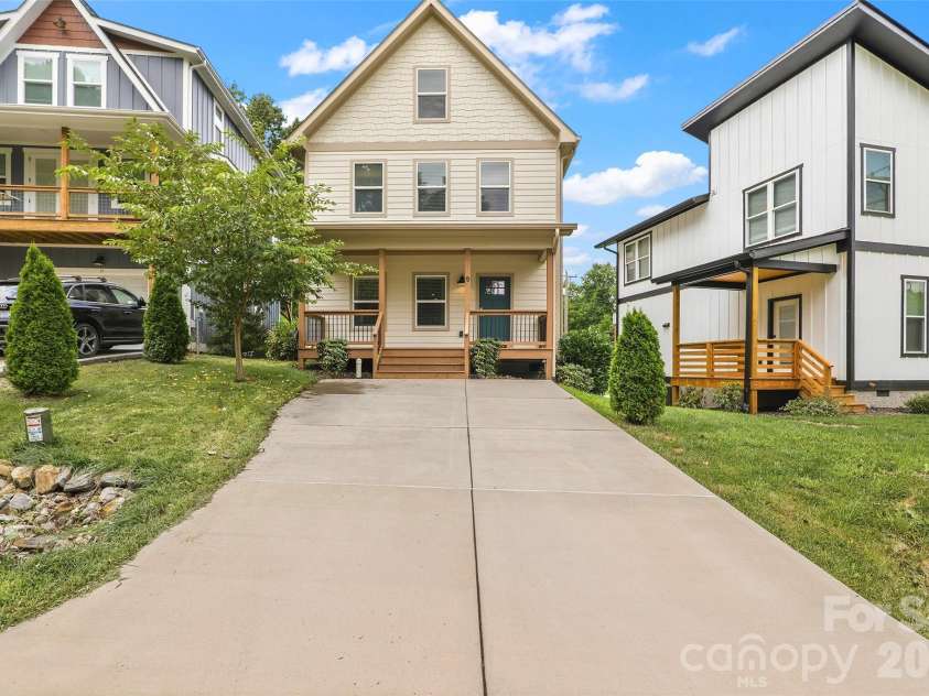9 Hilldale Road, Asheville, NC 28803.  MLS# CAR4408240, YatesRealty ID 43550. Front