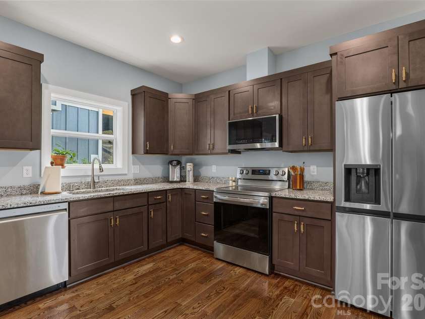 9 Hilldale Road, Asheville, NC 28803.  MLS# CAR4408240, YatesRealty ID 43550. Kitchen