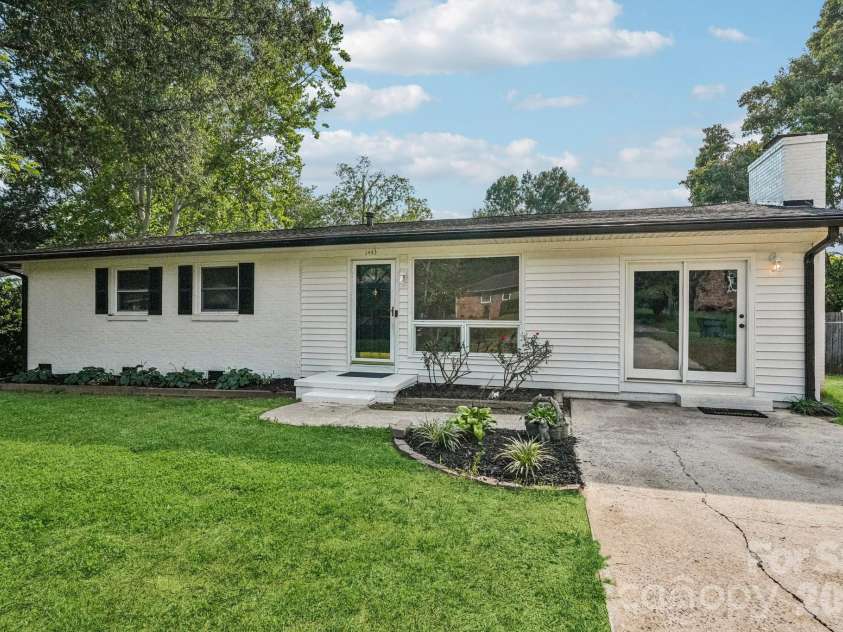 1443 Lynhurst Drive, Gastonia, NC 28054.  MLS# CAR4412821, YatesRealty ID 43552. 