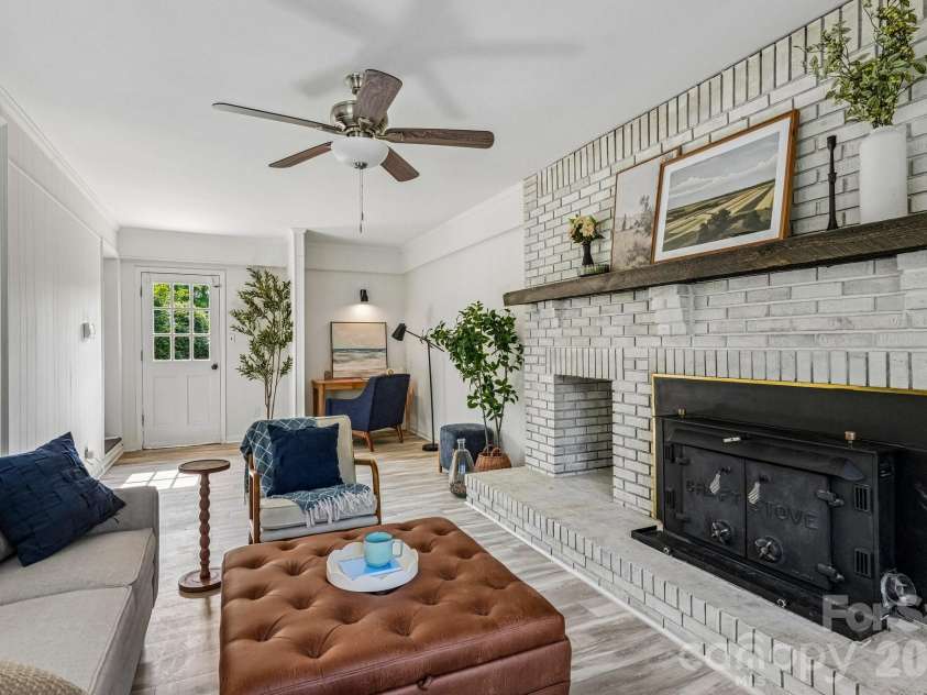 1443 Lynhurst Drive, Gastonia, NC 28054.  MLS# CAR4412821, YatesRealty ID 43552. 
