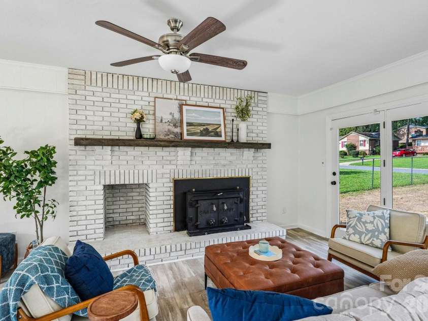 1443 Lynhurst Drive, Gastonia, NC 28054.  MLS# CAR4412821, YatesRealty ID 43552. 