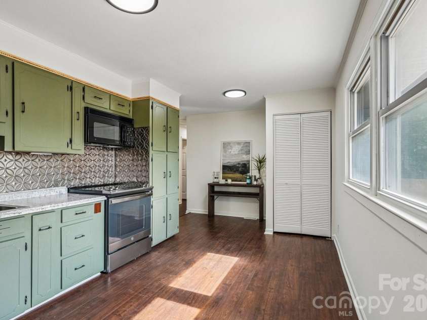1443 Lynhurst Drive, Gastonia, NC 28054.  MLS# CAR4412821, YatesRealty ID 43552. 