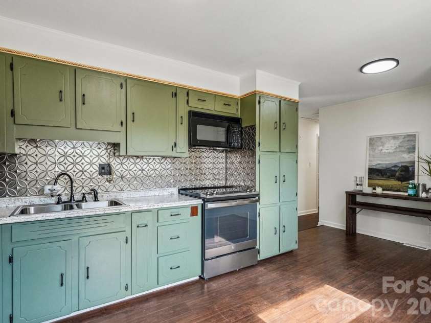 1443 Lynhurst Drive, Gastonia, NC 28054.  MLS# CAR4412821, YatesRealty ID 43552. 