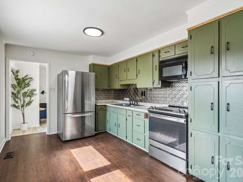 1443 Lynhurst Drive, Gastonia, NC 28054.  MLS# CAR4412821, YatesRealty ID 43552. 
