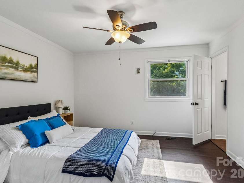 1443 Lynhurst Drive, Gastonia, NC 28054.  MLS# CAR4412821, YatesRealty ID 43552. 