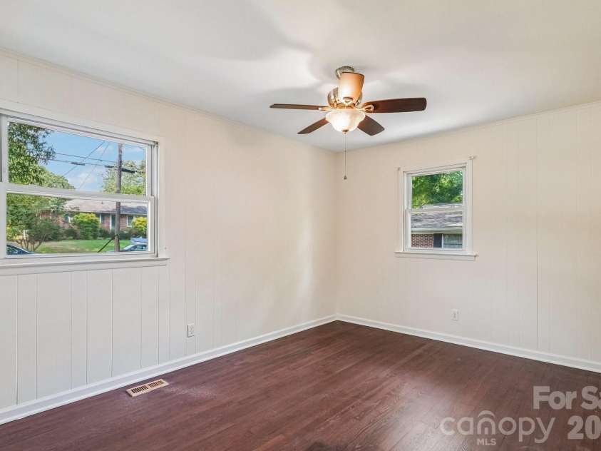 1443 Lynhurst Drive, Gastonia, NC 28054.  MLS# CAR4412821, YatesRealty ID 43552. 