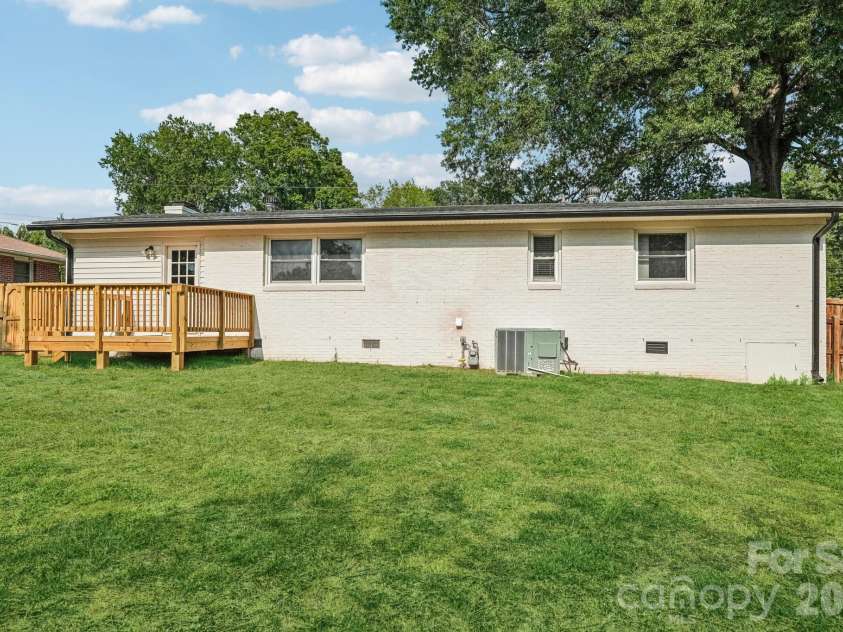 1443 Lynhurst Drive, Gastonia, NC 28054.  MLS# CAR4412821, YatesRealty ID 43552. 