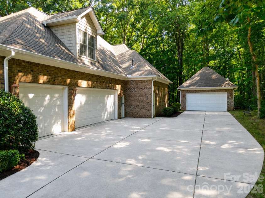 868 Savile Lane, Fort Mill, SC 29715.  MLS# CAR4409801, YatesRealty ID 43556. Garage x 5