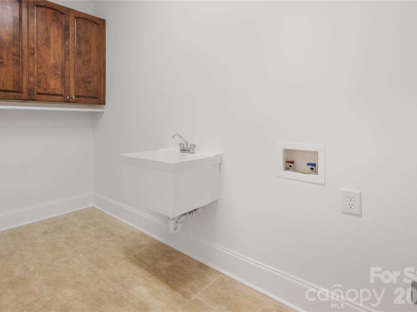 868 Savile Lane, Fort Mill, SC 29715.  MLS# CAR4409801, YatesRealty ID 43556. Spacious laundry room