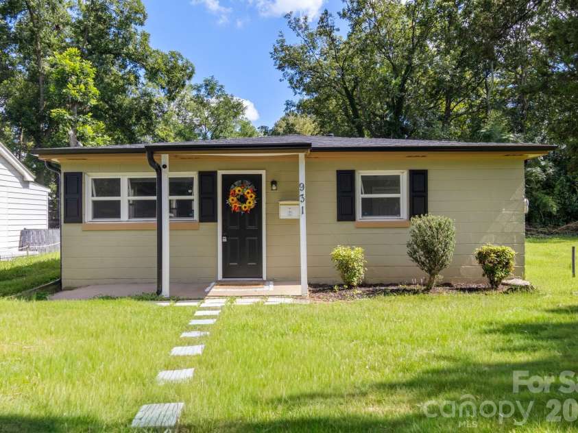 931 Reliance Street, Charlotte, NC 28208.  MLS# CAR4412945, YatesRealty ID 43557. 